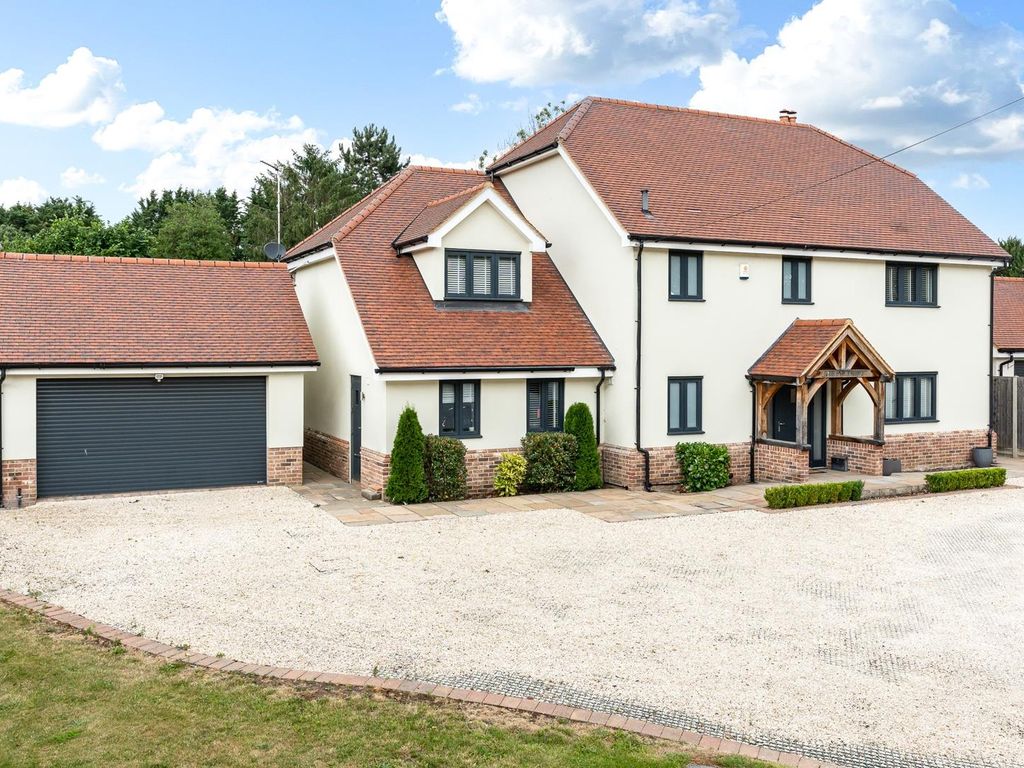 6 bed detached house to rent in Hoe Lane, Nazeing, Waltham Abbey EN9, £