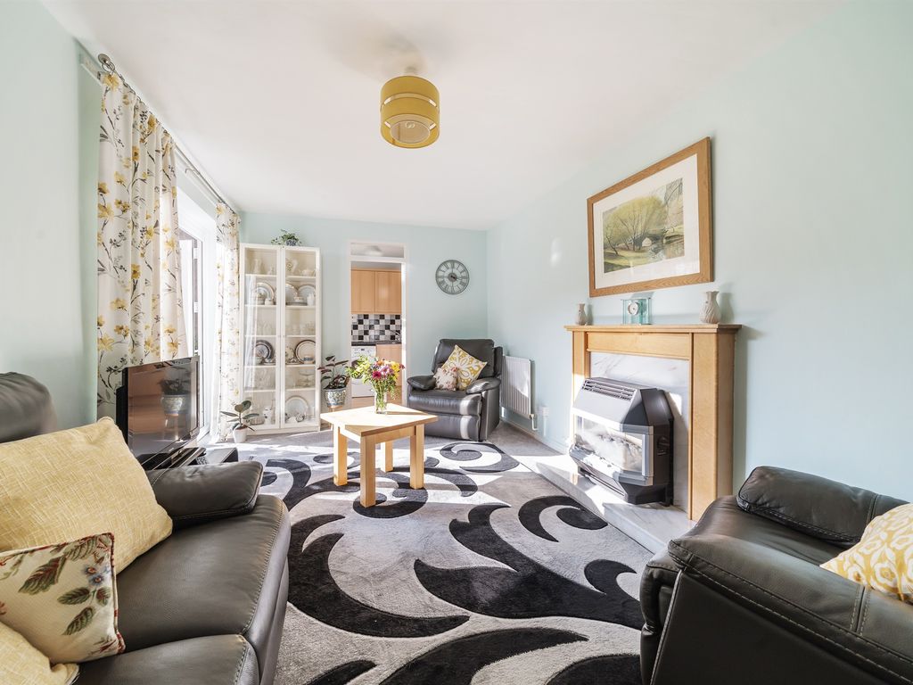 2 bed flat for sale in Bassingham Road, London SW18, £475,000 Zoopla