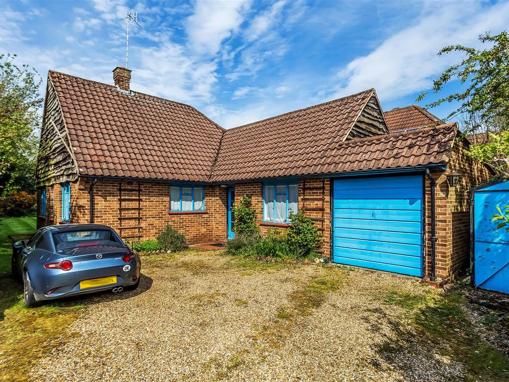 4 bed bungalow for sale in Bluehouse Lane, Oxted RH8 Zoopla