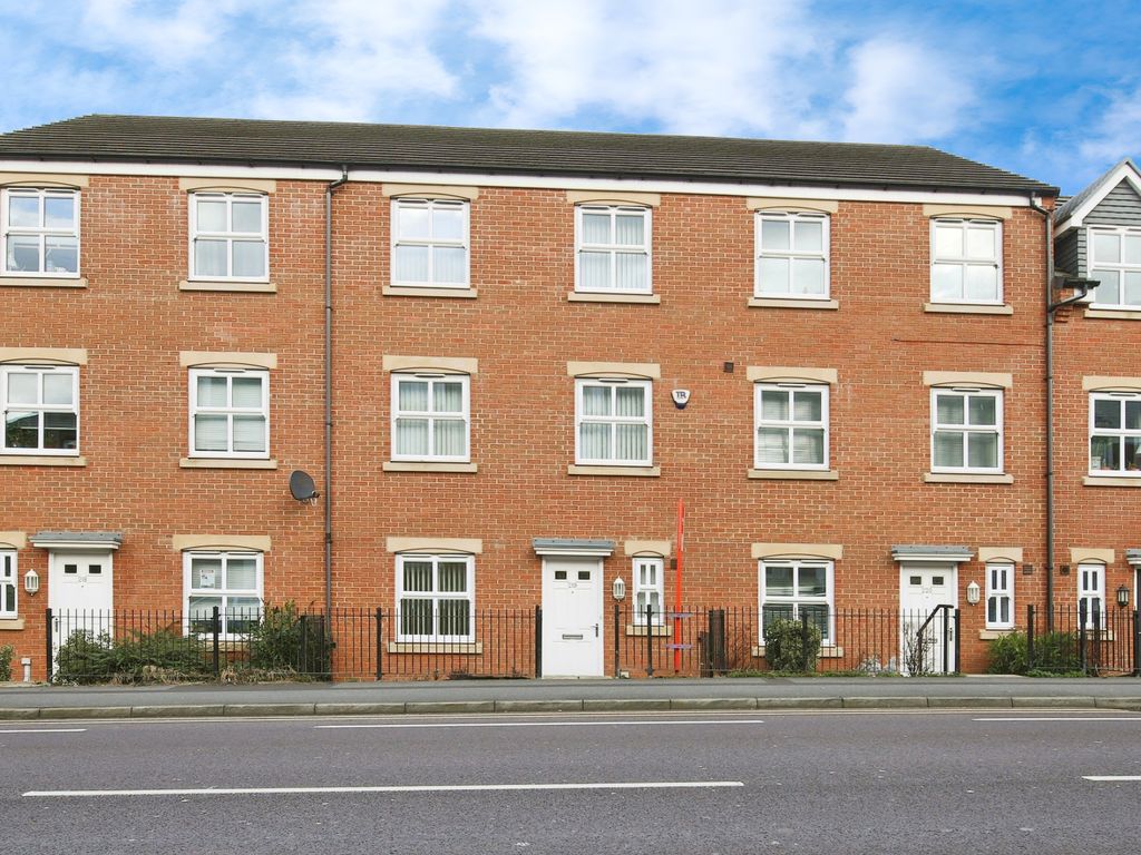 4 bed town house for sale in Sunderland Road, Gateshead NE8, £187,500