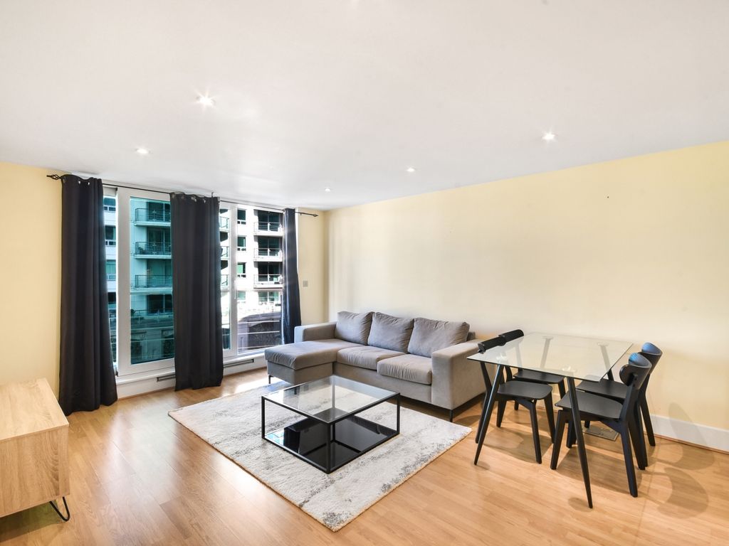 2 bed flat to rent in Hamilton House, St Wharf, Vauxhall SW8, £