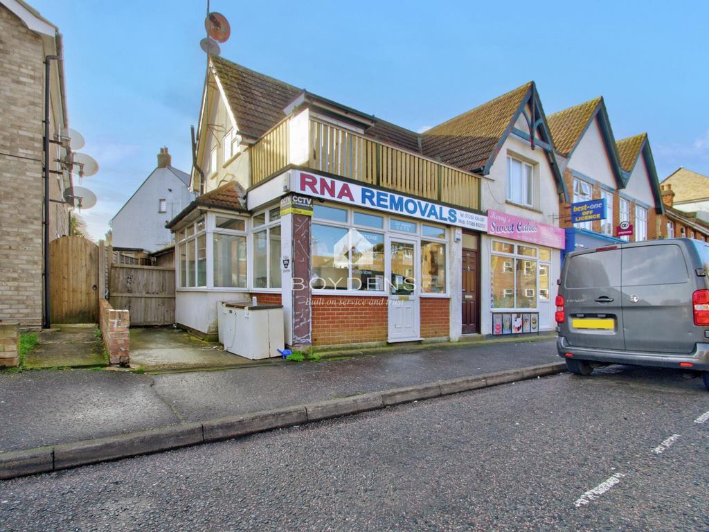 1 bed property for sale in High Street, ClactonOnSea CO15 Zoopla
