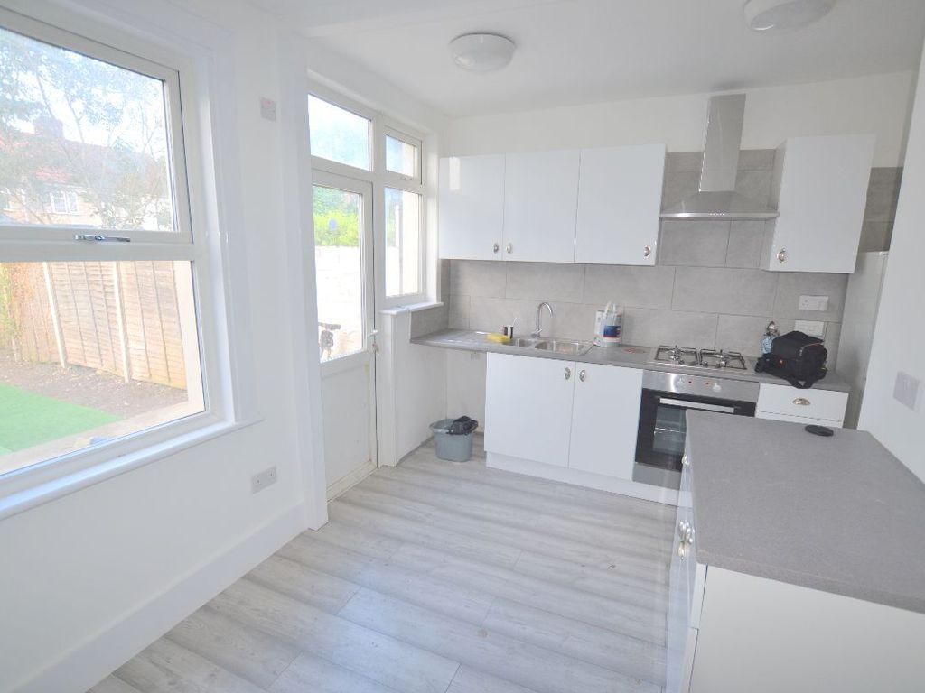 3 bed terraced house to rent in Tankerton Terrace, Mitcham Road