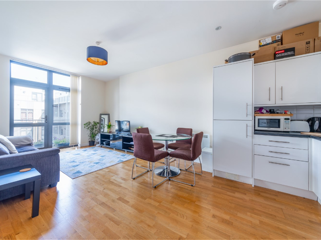 2 bed flat to rent in Axminster Road, London N7, £2,200 pcm Zoopla