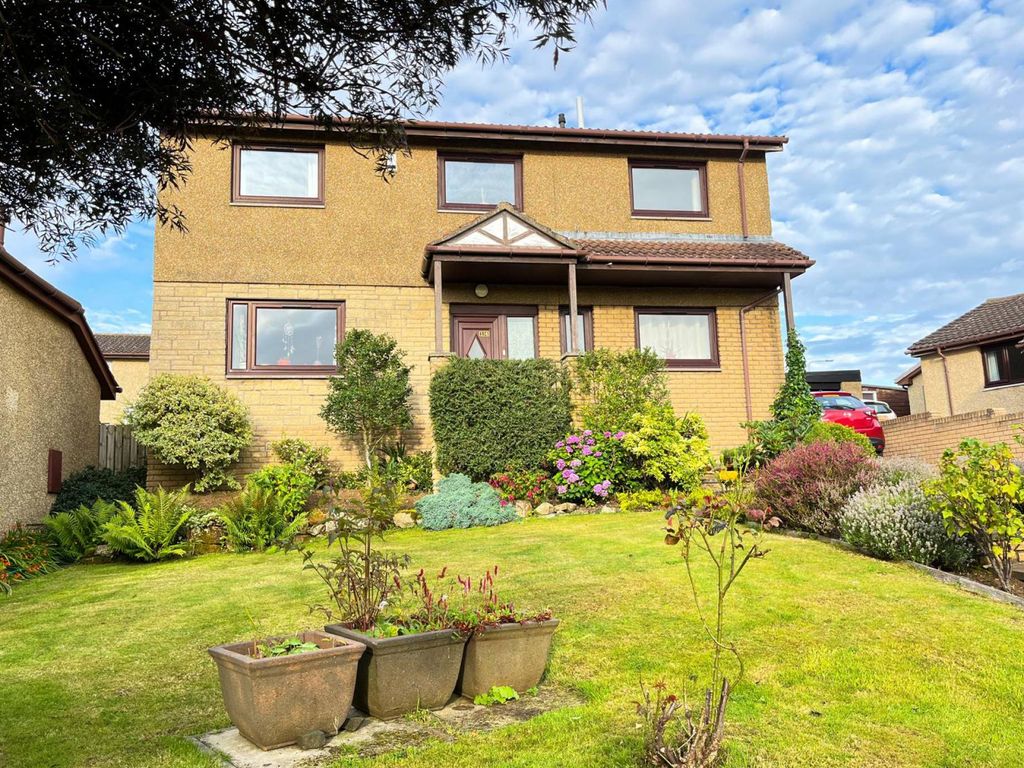 4 bed villa for sale in Ross Avenue, Dalgety Bay, Fife KY11, £350,000