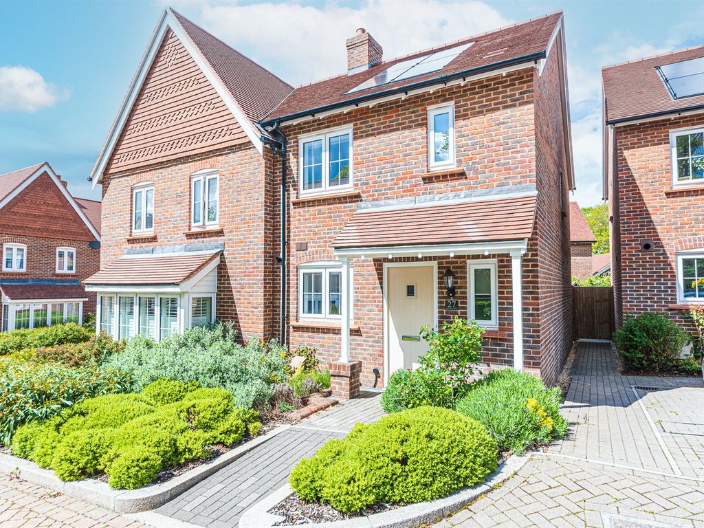 2 bed semidetached house to rent in Buchanan Way, Binfield RG42, £