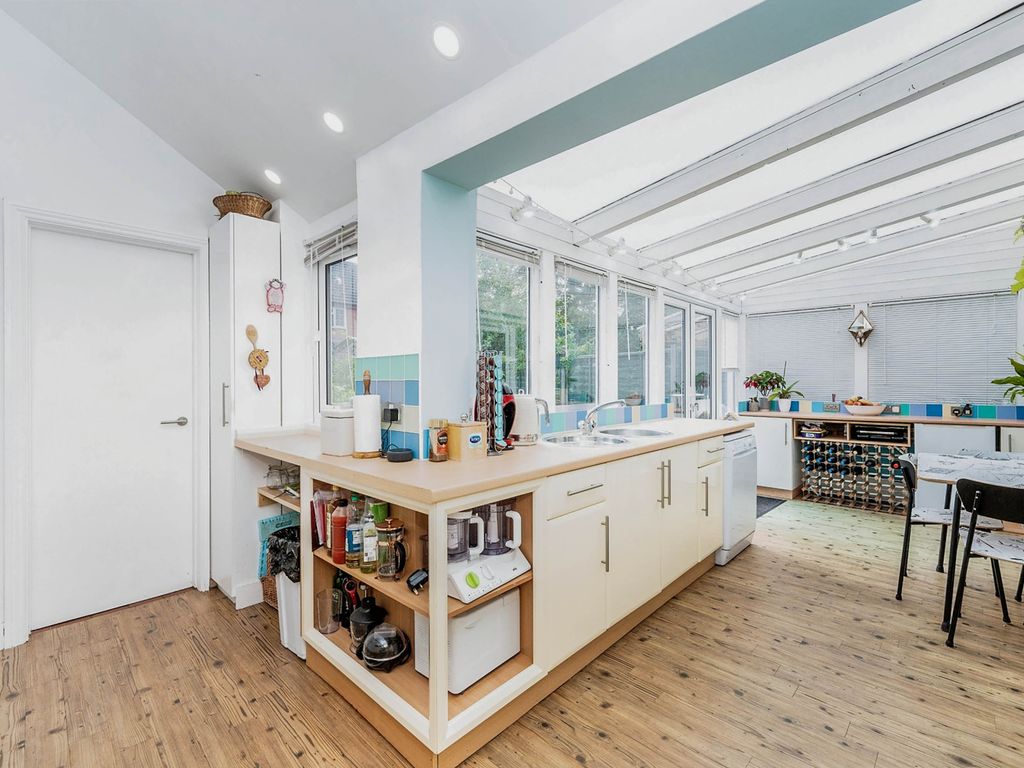 4 bed semidetached house for sale in Salford Road, Aspley Guise