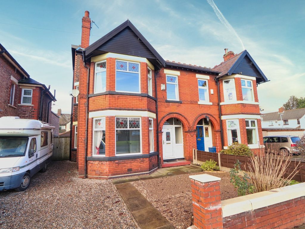 4 bed semidetached house to rent in Liverpool Road, Irlam, Manchester