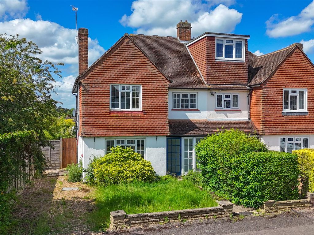 4 bed semidetached house for sale in Poplar Avenue, Bedford MK41, £