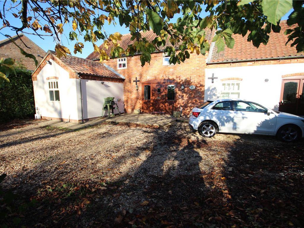 3 bed detached house to rent in South Fen Road, Helpringham, Sleaford