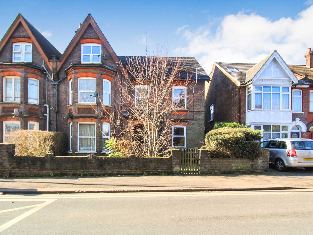 1 bed flat to rent in Biscot Road, Luton LU3, £850 pcm Zoopla