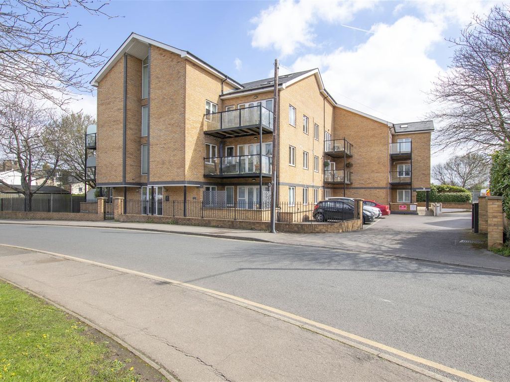 3 bed flat for sale in Gladbeck Way, Enfield EN2 Zoopla