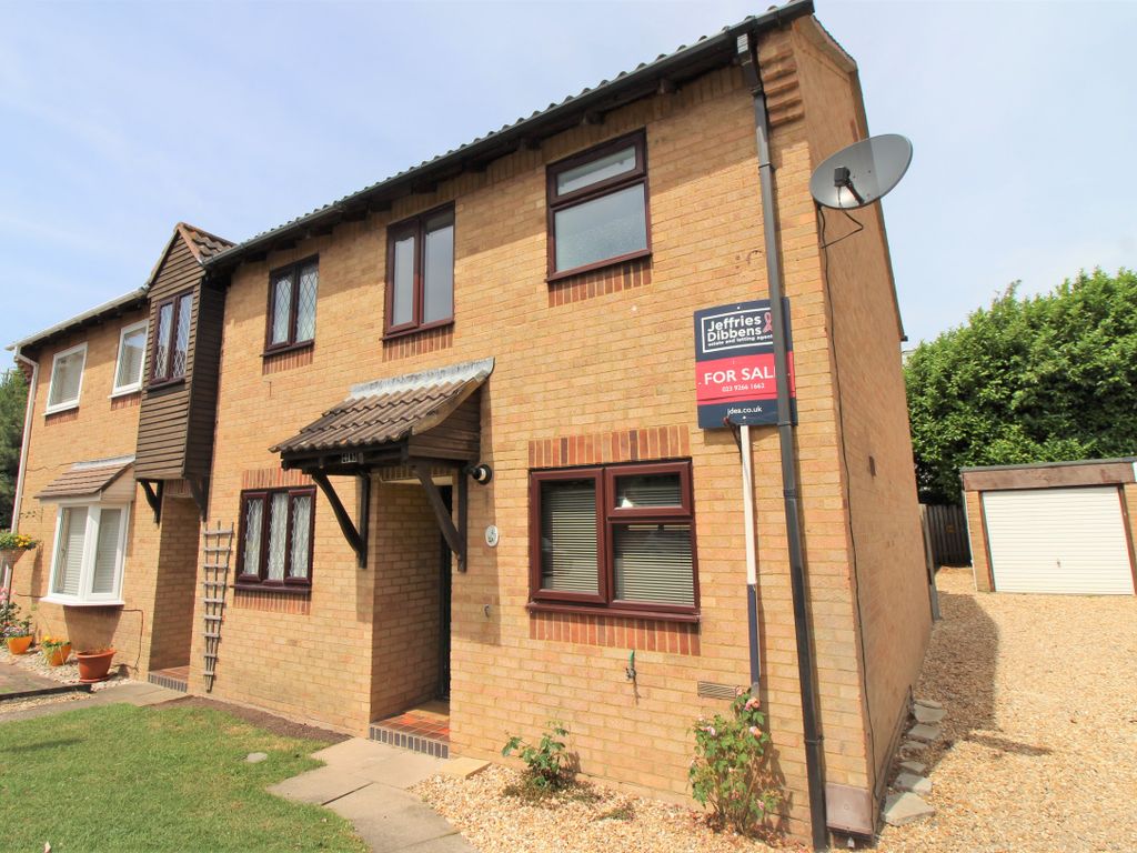 2 bed end terrace house to rent in Foxley Drive, Portsmouth PO3, £1,250