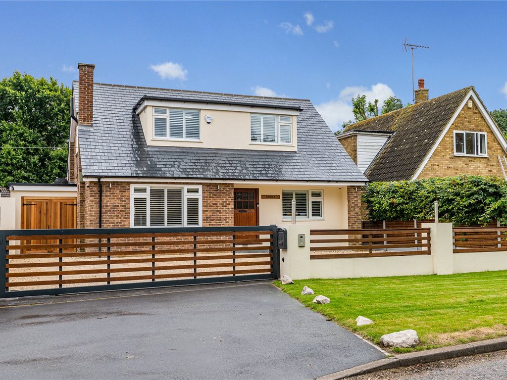 4 bed detached house for sale in Barling Road, Barling Magna SS3, £