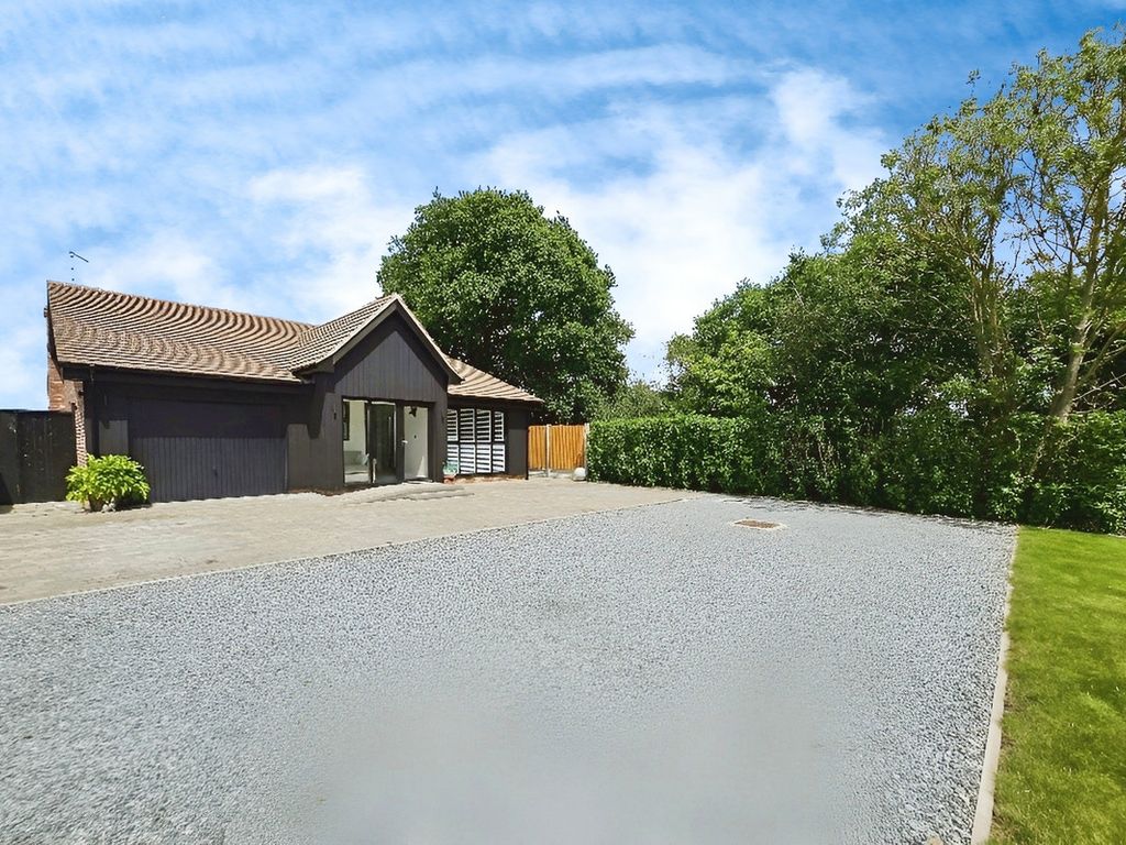 2 bed detached bungalow for sale in Canewdon View Road, Ashingdon SS4, £725,000 Zoopla