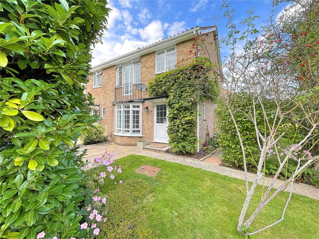 3 bed end terrace house for sale in Gardens, Rustington