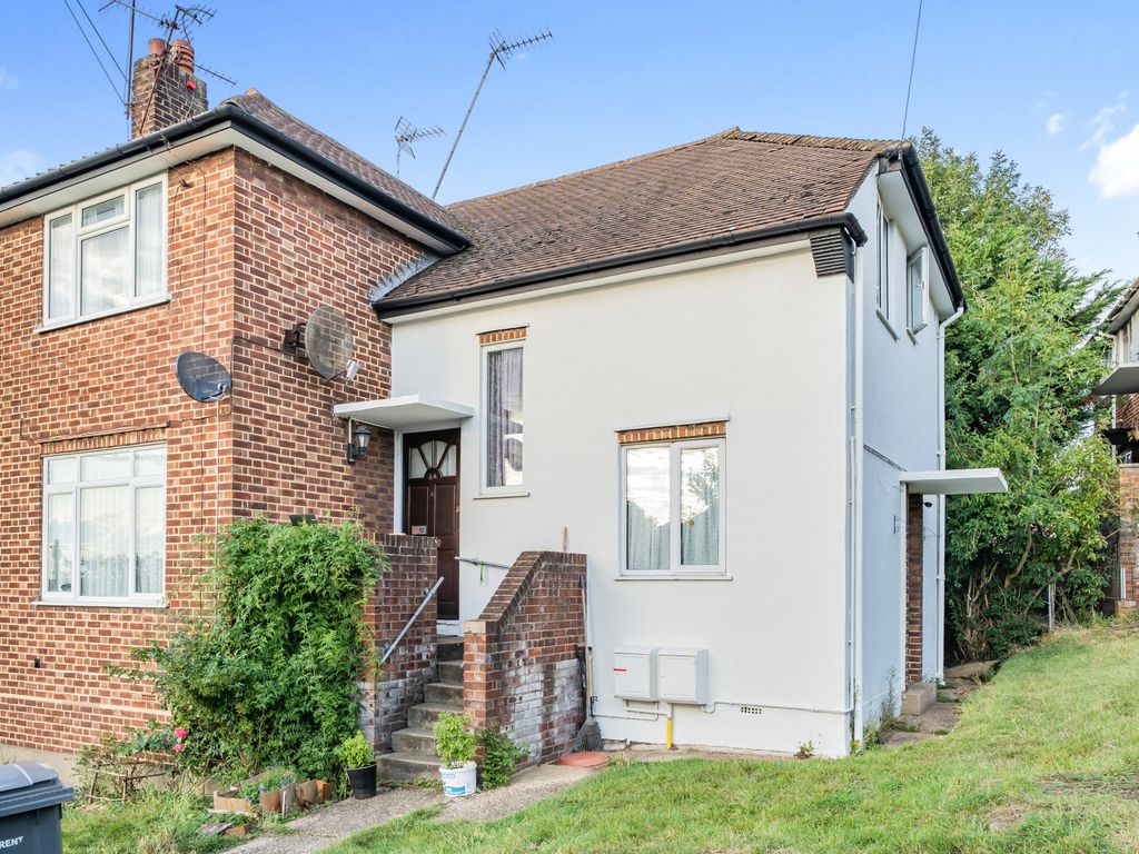 2 bed flat for sale in Haydon Close, Kingsbury, London NW9, £325,000