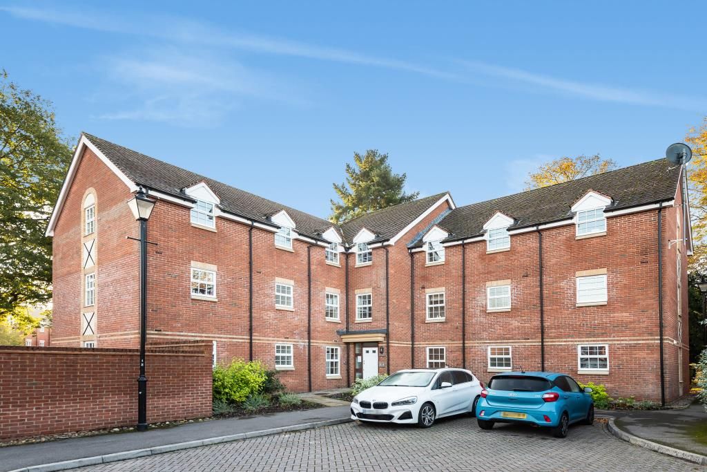 2 bed flat to rent in Newbury, Berkshire RG14, £1,000 pcm Zoopla