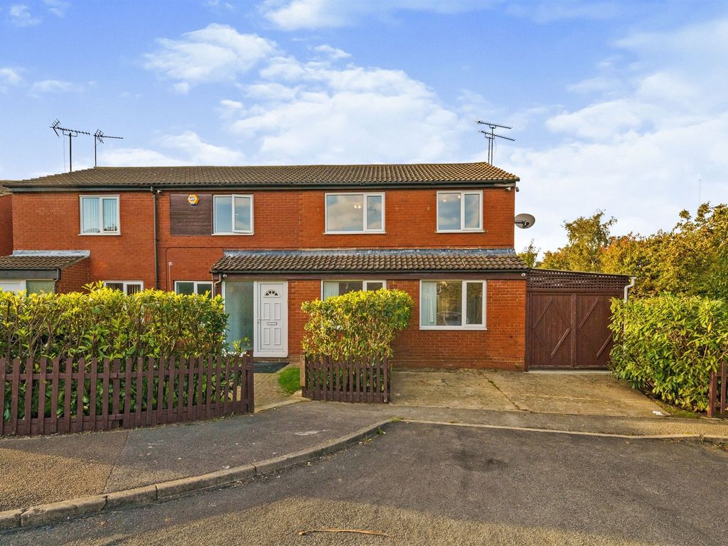 Sparrow Close, Luton LU4  