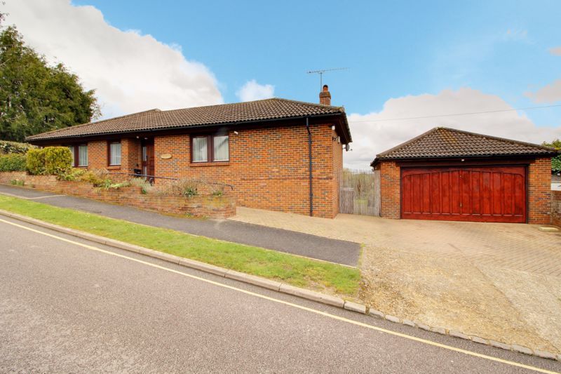 3 bed detached bungalow for sale in Bacons Drive, Cuffley, Potters Bar EN6 Zoopla