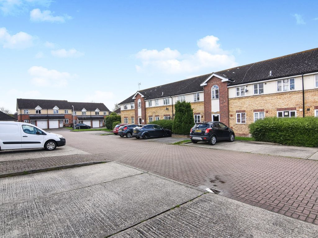 2 bed flat for sale in Barnaby Way, Laindon, Basildon, Essex SS15 Zoopla