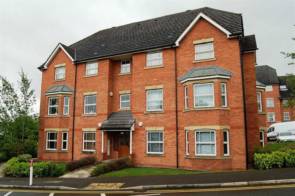 2 bed flat to rent in Royal Court Drive, Bolton BL1 Zoopla
