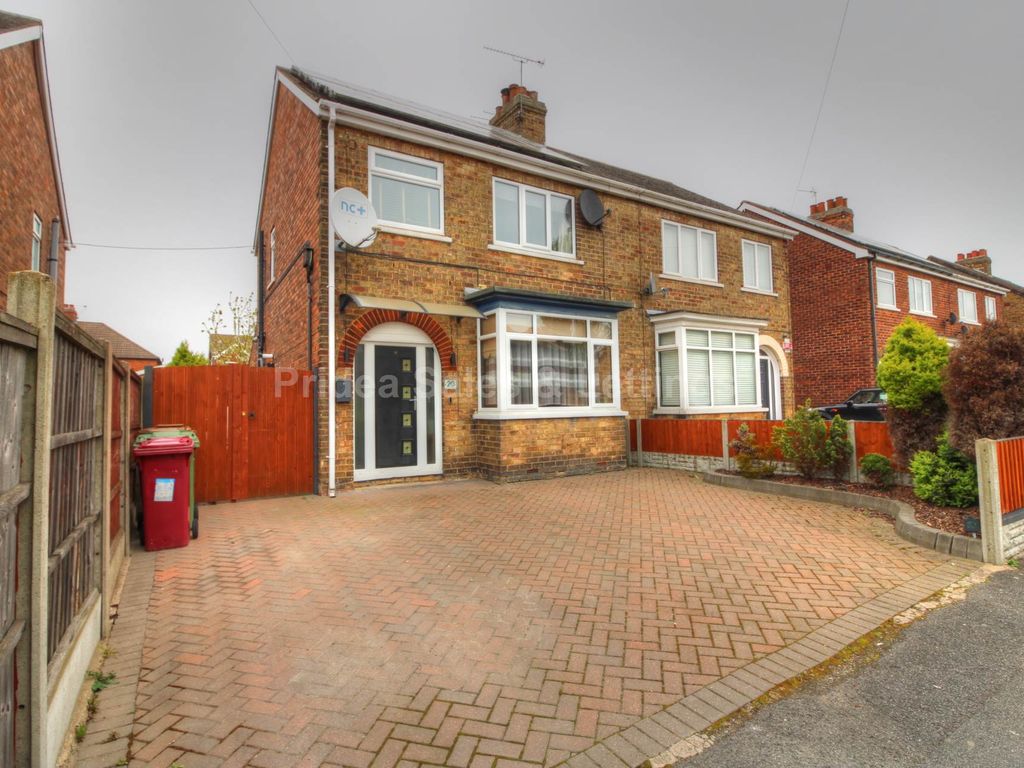 3 bed semidetached house for sale in Brandon Road, Scunthorpe DN15, £