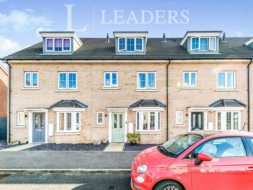3 bed town house to rent in Osprey Drive, Stowmarket IP14, £1,200 pcm