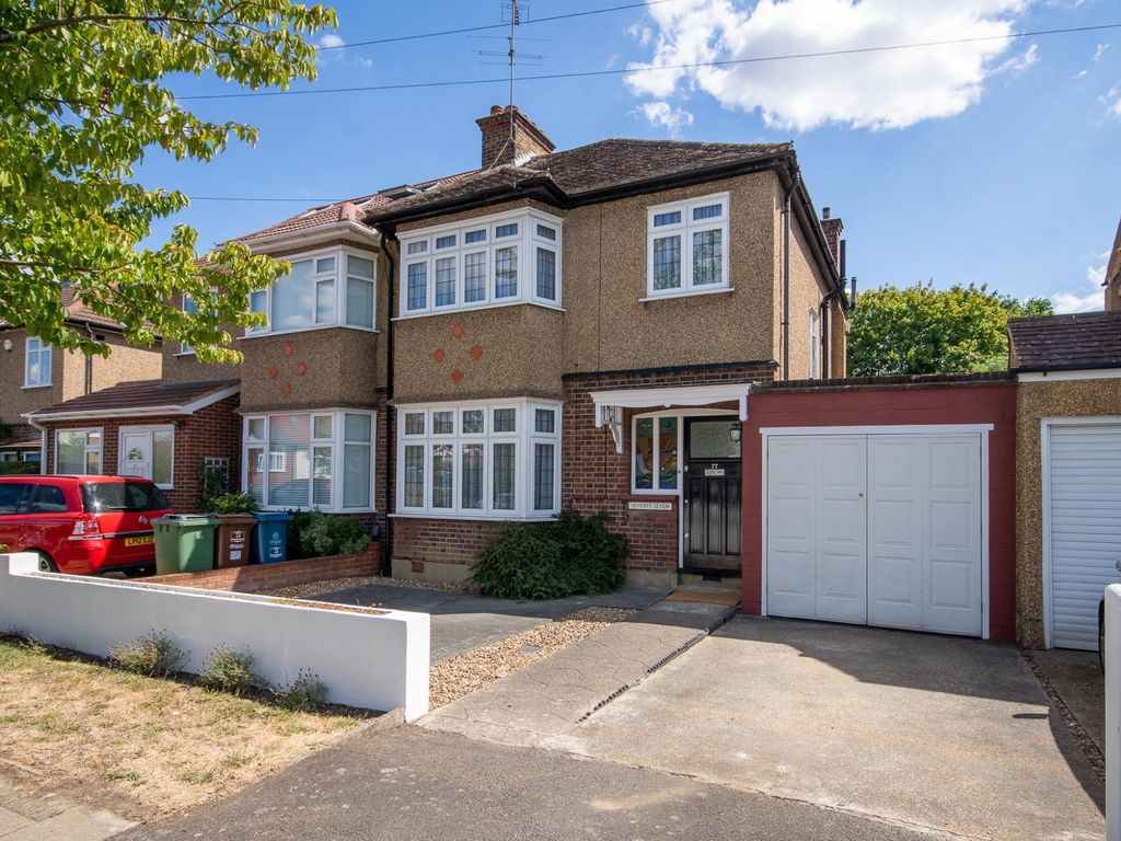 3 bed semidetached house for sale in Lincoln Road, North Harrow