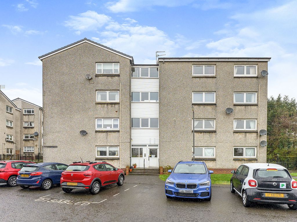 2 bed flat to rent in Dougray Place, Barrhead, Glasgow, East