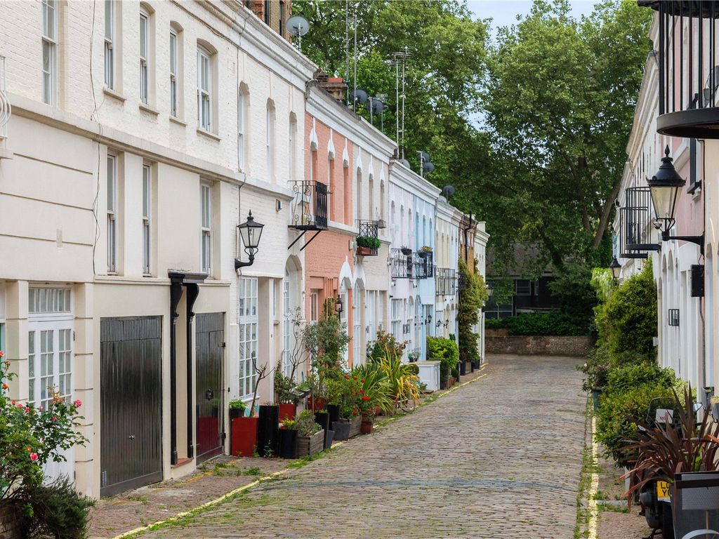 Ennismore Gardens Mews, Knightsbridge, London SW7  