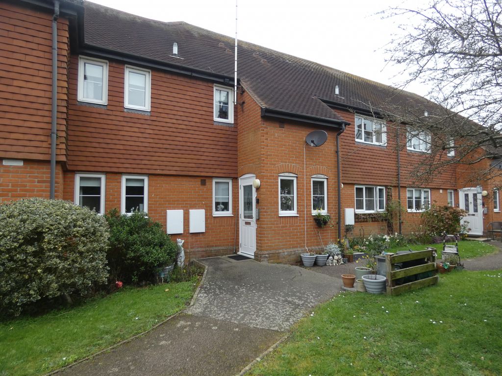 1 bed flat for sale in High Street, West Mersea, Colchester CO5, £