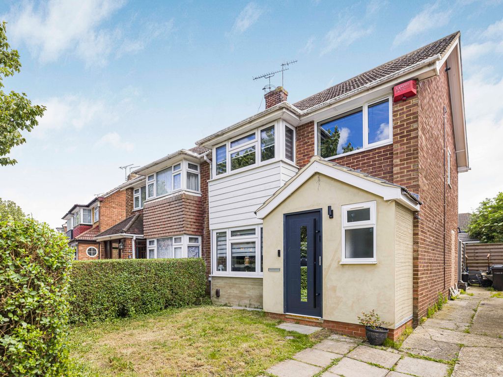 3 bed semidetached house for sale in Cambria Crescent, Gravesend, Kent
