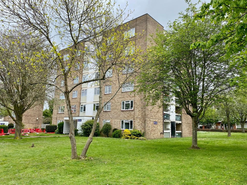 2 bed flat for sale in Woodcote Road, Wallington SM6, £257,500 Zoopla