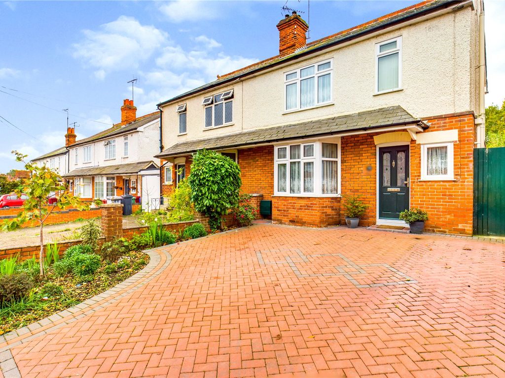 3 bed semidetached house for sale in Norcot Road, Tilehurst, Reading