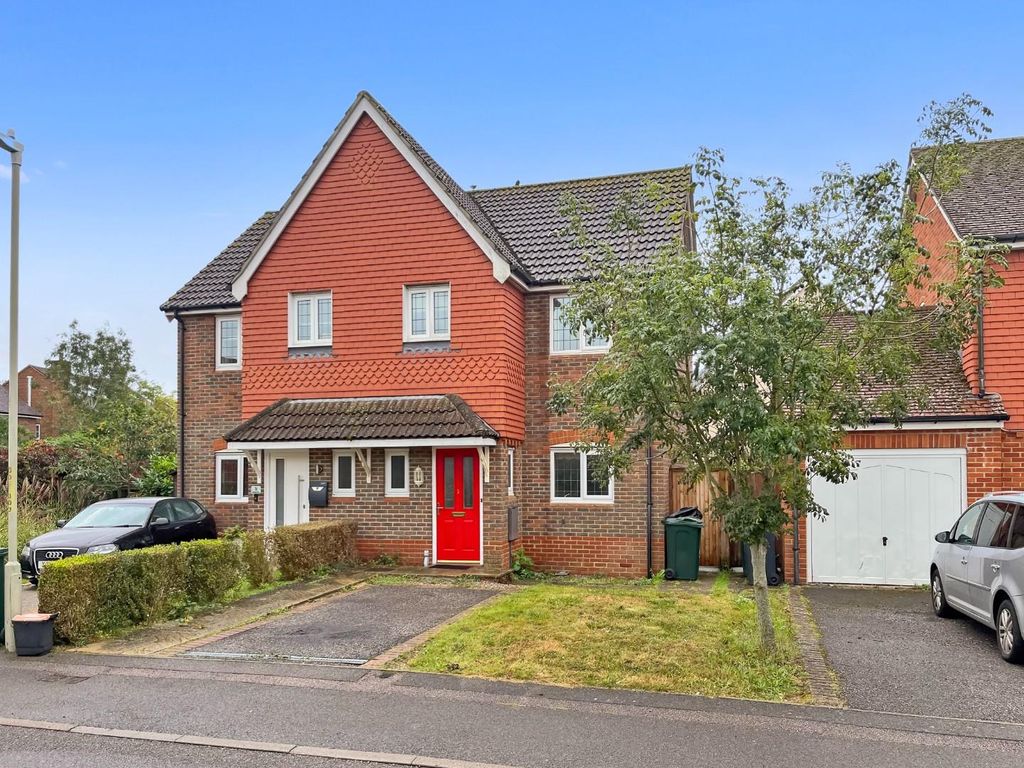 3 bed semidetached house for sale in Galloway Drive, Kennington