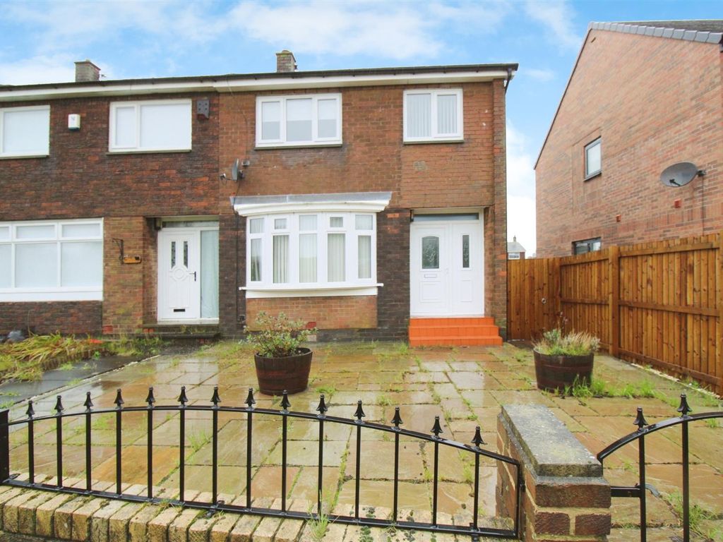 3 bed property to rent in Eversley Crescent, Sunderland SR5, £800 pcm