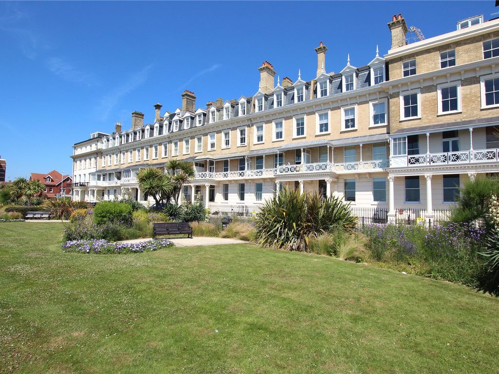 2 bed flat to rent in Heene Terrace, Worthing, West Sussex BN11, £1,400