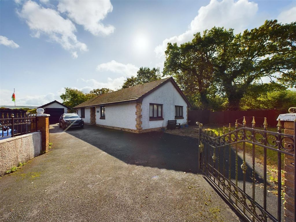 3 bed detached bungalow for sale in Saron Road, Saron, Ammanford SA18