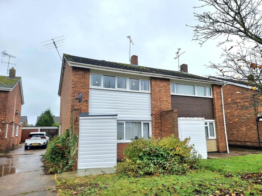 3 bed semidetached house to rent in Austin Road, Woodley RG5, £1,500