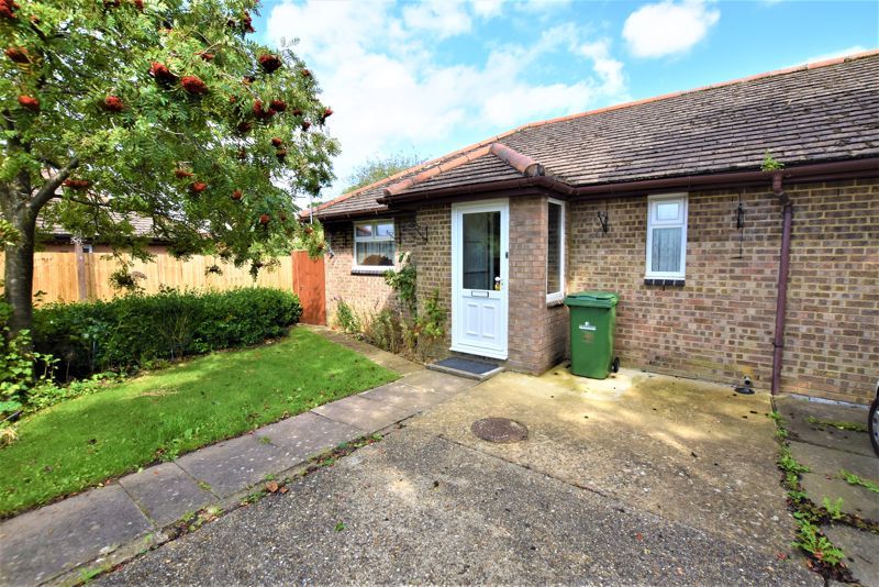 2 bed bungalow for sale in Specklands, Loughton, Milton Keynes MK5, £