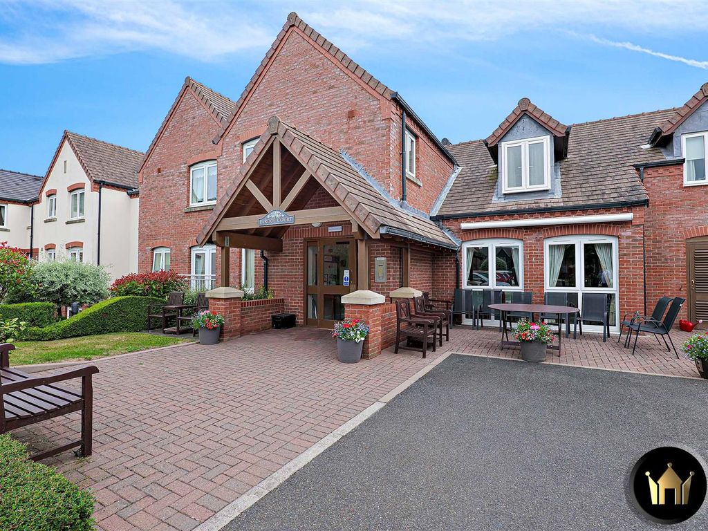 2 bed flat for sale in New Road, Studley B80, £125,000 Zoopla