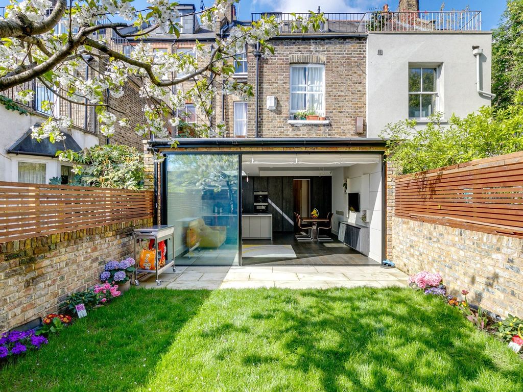 2 bed flat for sale in Rona Road, South End Green, London NW3, £