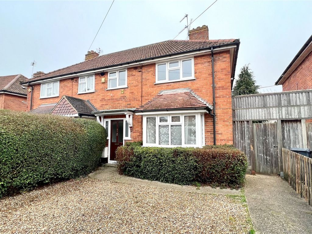 3 bed semidetached house to rent in Tavistock Road, Reading, Berkshire