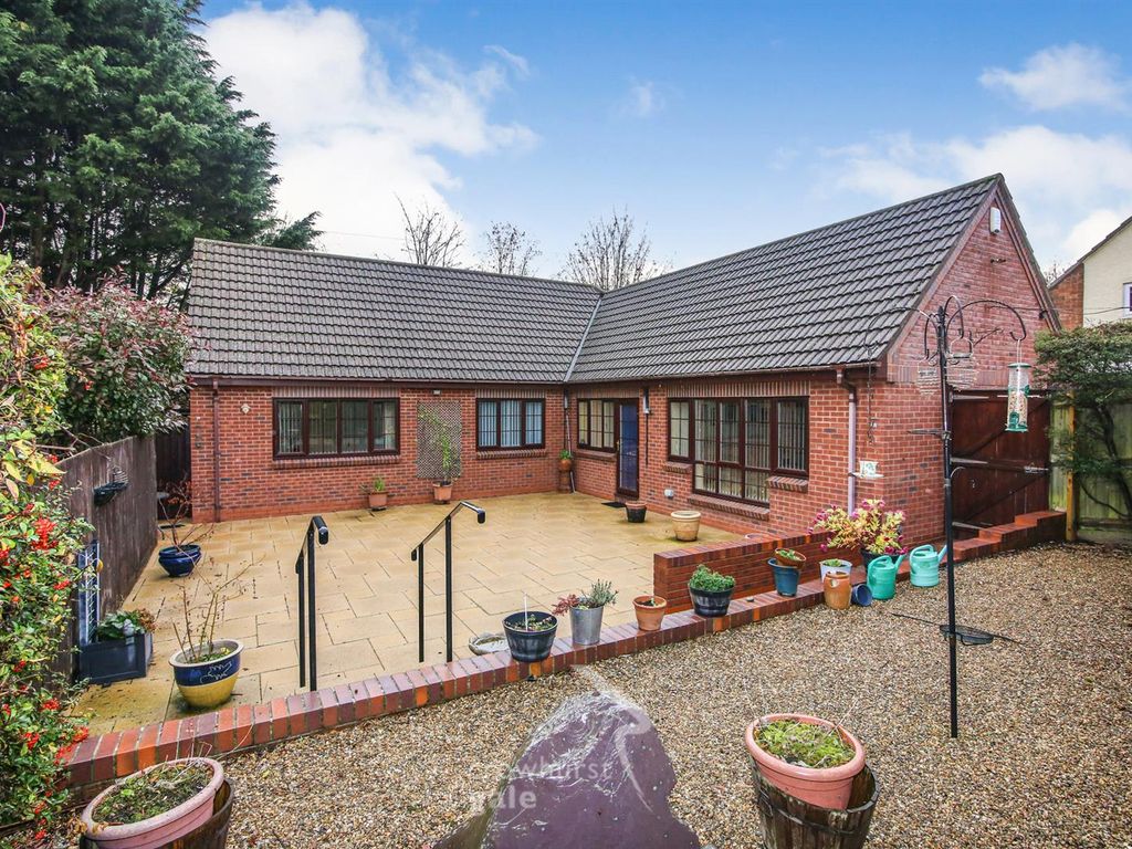 2 bed detached bungalow for sale in Waverley Road, Hillmorton, Rugby