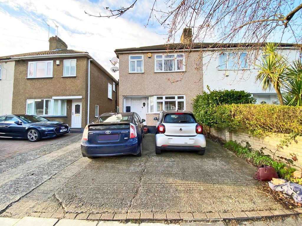 3 Bed Semi Detached House For Sale In Carr Road Northolt Ub5 £535 000