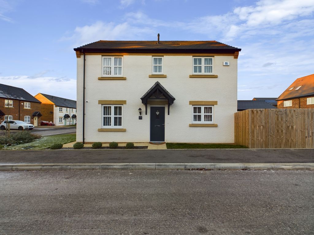 3 bed detached house for sale in Hornbeam Drive, Cottam, Preston PR4, £