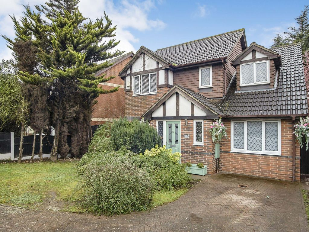 5 bed detached house for sale in Drake Road, Chafford Hundred, Grays
