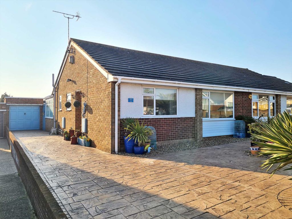2 bed semidetached bungalow for sale in Windermere Avenue, Ramsgate