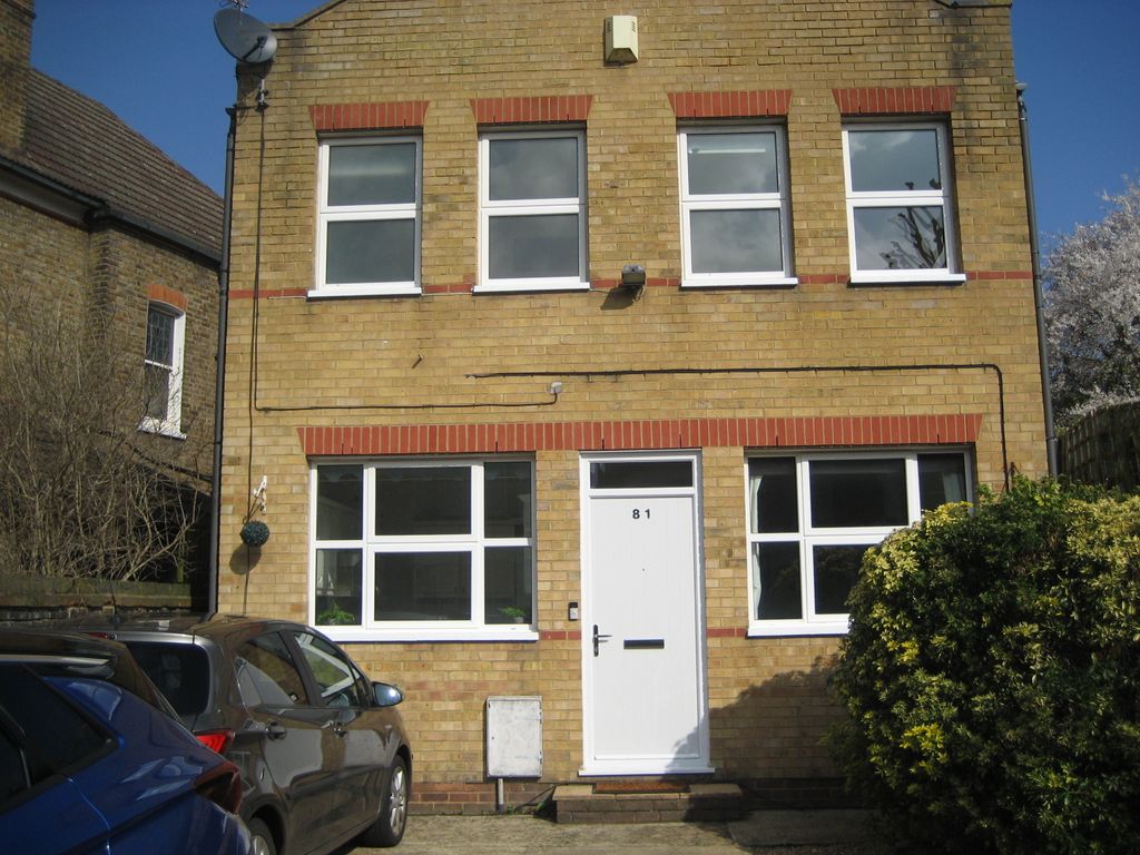 3 bed detached house to rent in Canadian Avenue, Catford, London SE6, £